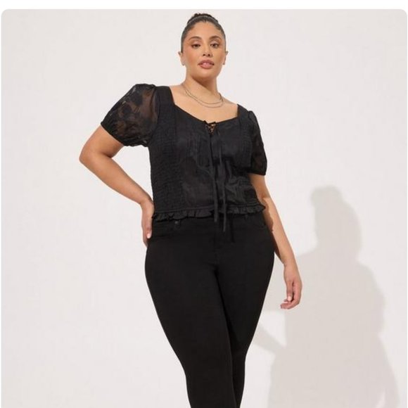 Cute brand new torrid top - Picture 2 of 3